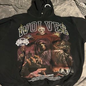 Black wolves hoodie true to size LRG